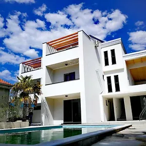  Apartment Star With Pool Croatia
